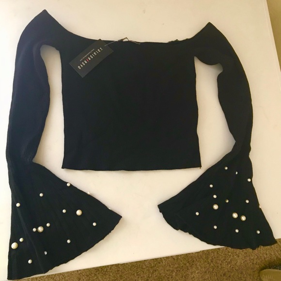 Fashion Nova Tops - Black low cut fashion nova shirt